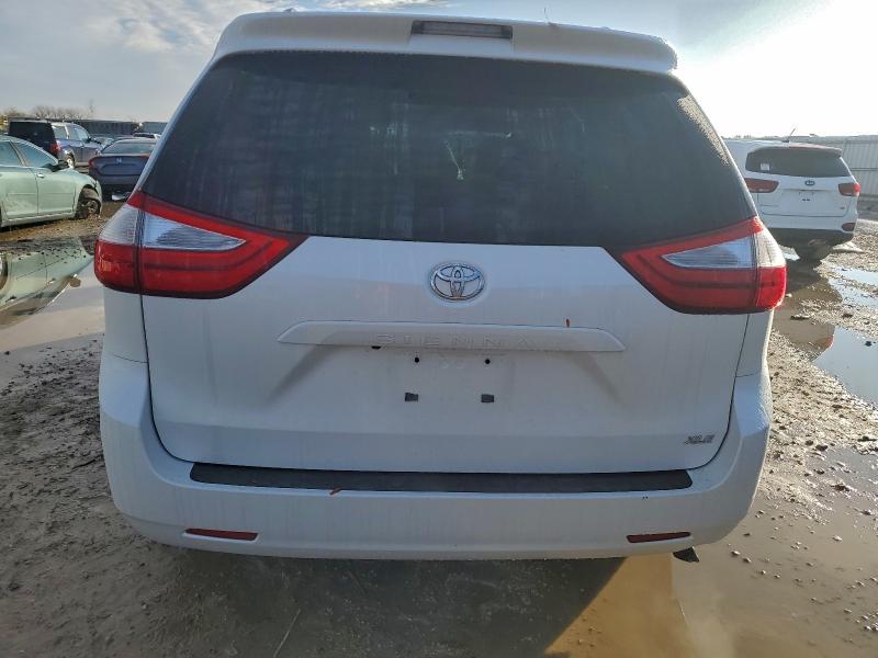 Photo 6 from auction – 2015 TOYOTA SIENNA XLE with VIN 5TDYK3DC6FS685808