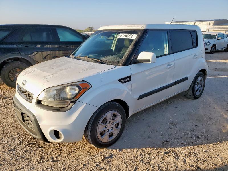 KIA SOUL 2013 with VIN KNDJT2A56D7483802 - Photo from auction