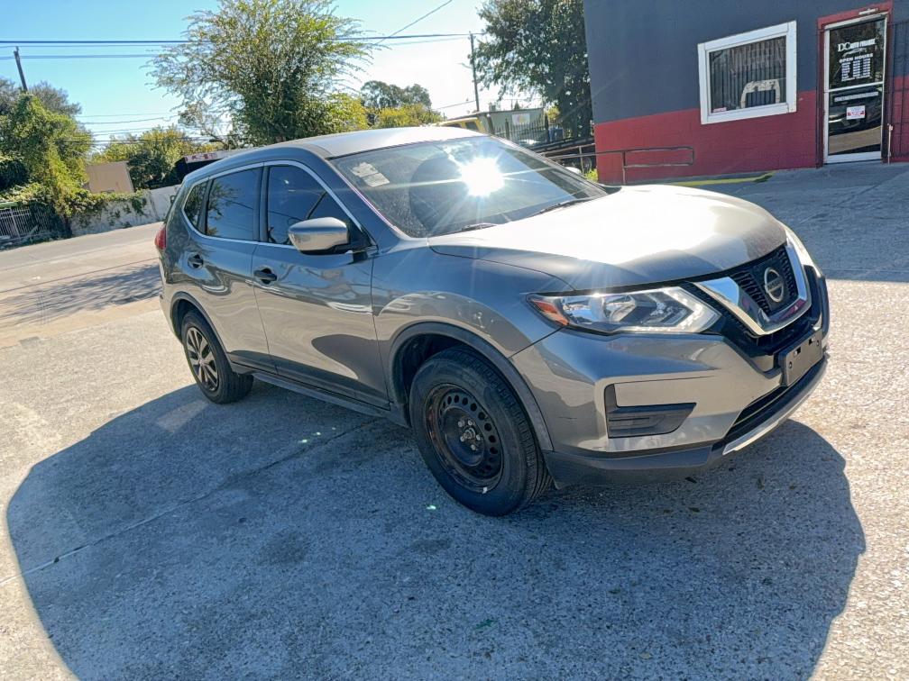 NISSAN ROGUE S 2017 with VIN JN8AT2MV4HW279902 - Photo from auction