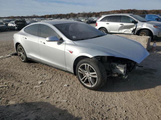 Photo 4 from auction – 2013 TESLA MODEL S with VIN 5YJSA1CG9DFP23079