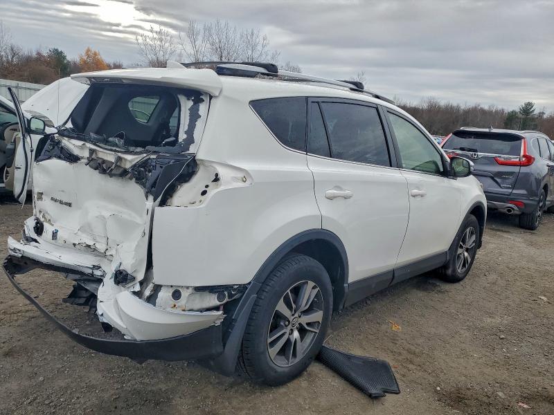 Photo 3 from auction – 2017 TOYOTA RAV4 XLE with VIN JTMRFREV7HJ131690