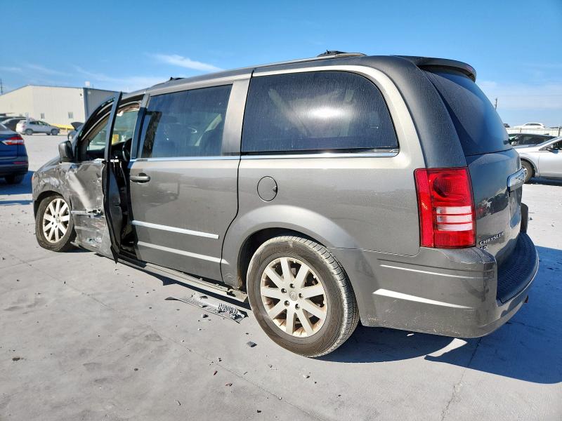 Photo 2 from auction – 2010 CHRYSLER TOWN & COU with VIN 2A4RR8DX7AR394018