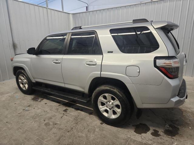 Photo 2 from auction – 2022 TOYOTA 4RUNNER SR with VIN JTEEU5JRXN5256463