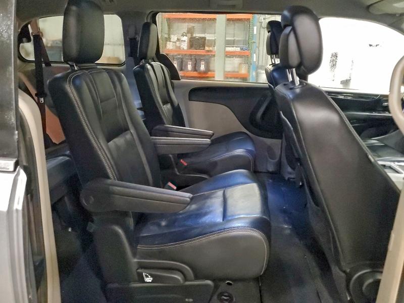 Photo 11 from auction – 2014 CHRYSLER TOWN & COU with VIN 2C4RC1BG8ER203746