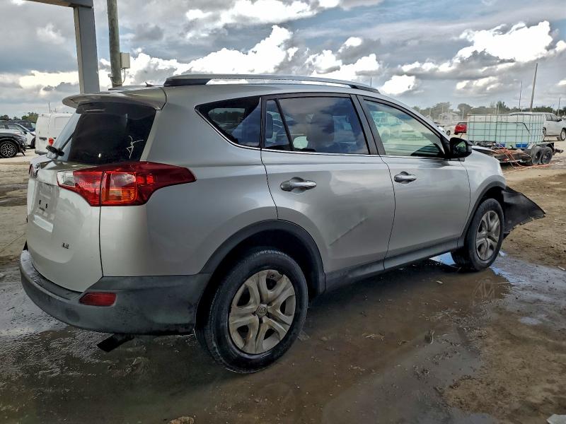 Photo 3 from auction – 2015 TOYOTA RAV4 LE with VIN JTMZFREV6FJ038317