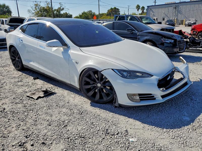 Photo 4 from auction – 2013 TESLA MODEL S with VIN 5YJSA1CP2DFP19990