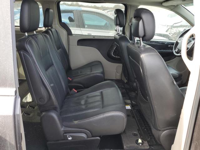 Photo 11 from auction – 2016 CHRYSLER TOWN & COU with VIN 2C4RC1CG2GR174732