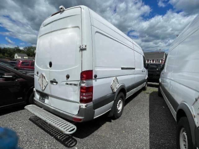 Photo 4 from auction – 2011 MERCEDES-BENZ SPRINTER 2 with VIN WD3PE8CB8B5571201