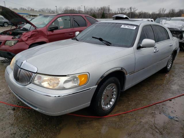 LINCOLN TOWN CAR C 2000 with VIN 1LNHM83W9YY877049 - Photo from auction