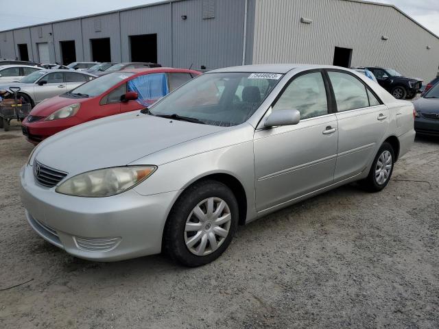 TOYOTA CAMRY LE 2005 with VIN 4T1BE32K95U957510 - Photo from auction