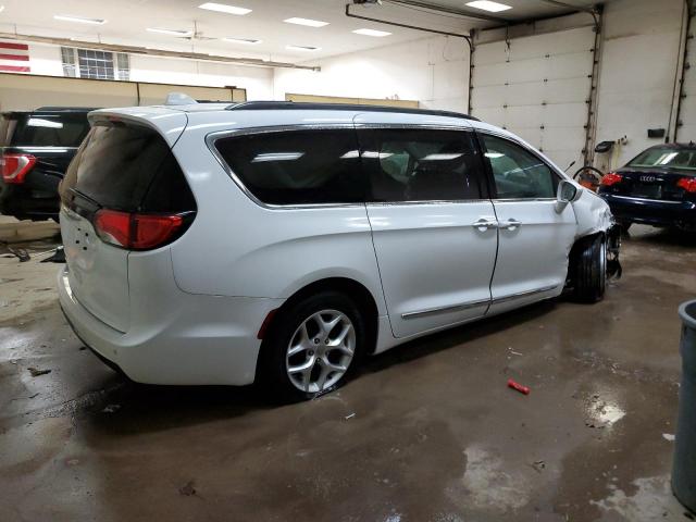 Photo 3 from auction – 2017 CHRYSLER PACIFICA T with VIN 2C4RC1BG2HR552552