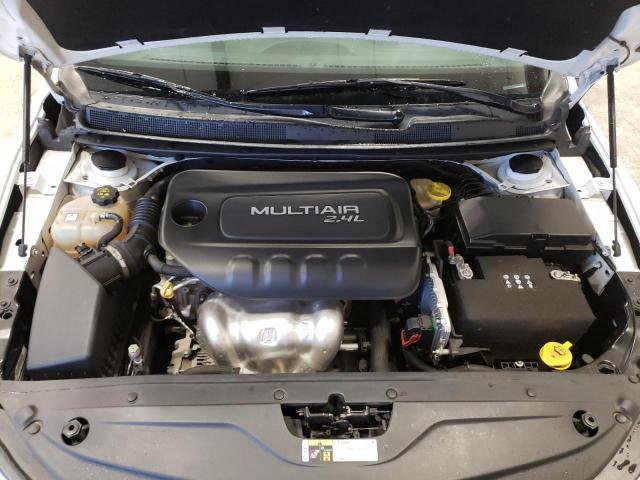 Photo 11 from auction – 2016 CHRYSLER 200 LIMITE with VIN 1C3CCCAB5GN177599