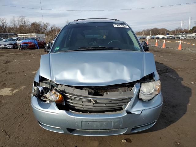 Photo 5 from auction – 2006 CHRYSLER TOWN & COU with VIN 2A4GP54L06R829008