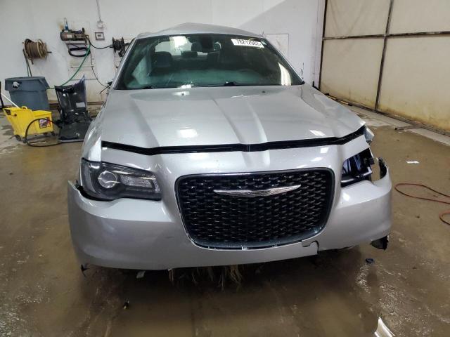 Photo 5 from auction – 2017 CHRYSLER 300 S with VIN 2C3CCAGG3HH612962