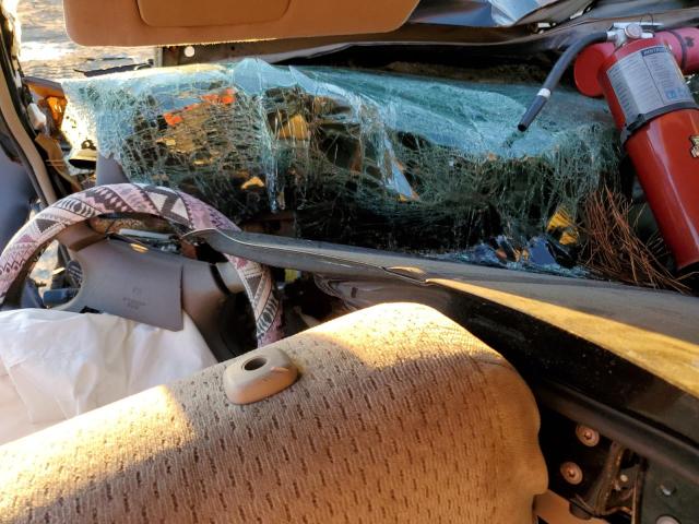 Photo 8 from auction – 2004 TOYOTA CAMRY LE with VIN 4T1BF32K94U077239