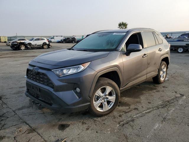 TOYOTA RAV4 XLE 2019 with VIN JTMW1RFV5KD033912 - Photo from auction