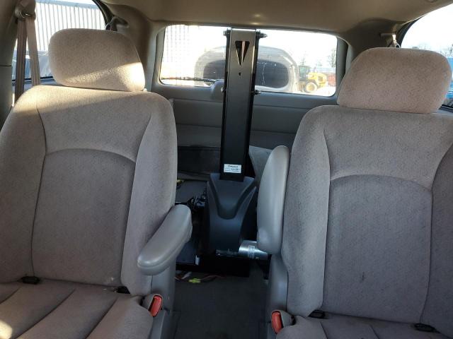 Photo 10 from auction – 2003 CHRYSLER TOWN & COU with VIN 2C8GP44303R143772