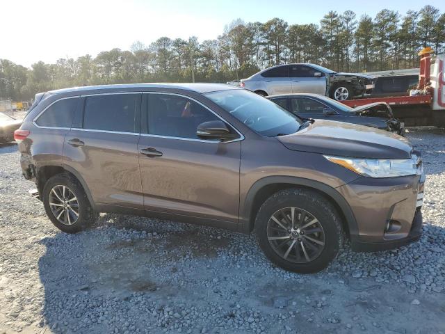 Photo 4 from auction – 2017 TOYOTA HIGHLANDER with VIN 5TDKZRFH0HS196241