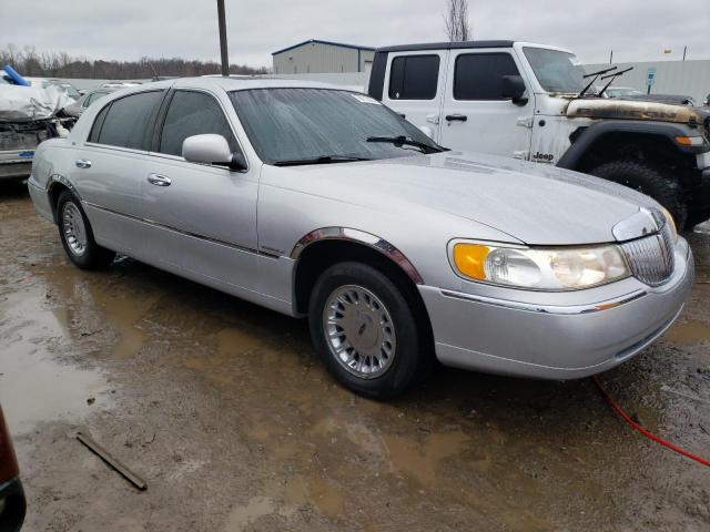 Photo 4 from auction – 2000 LINCOLN TOWN CAR C with VIN 1LNHM83W9YY877049