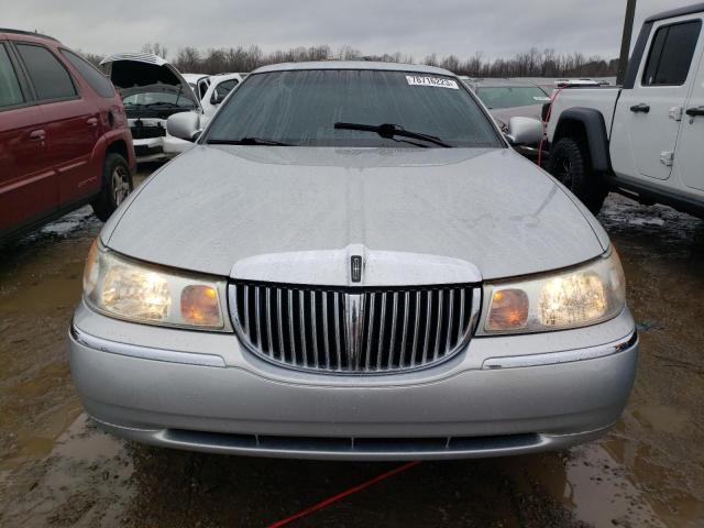 Photo 5 from auction – 2000 LINCOLN TOWN CAR C with VIN 1LNHM83W9YY877049