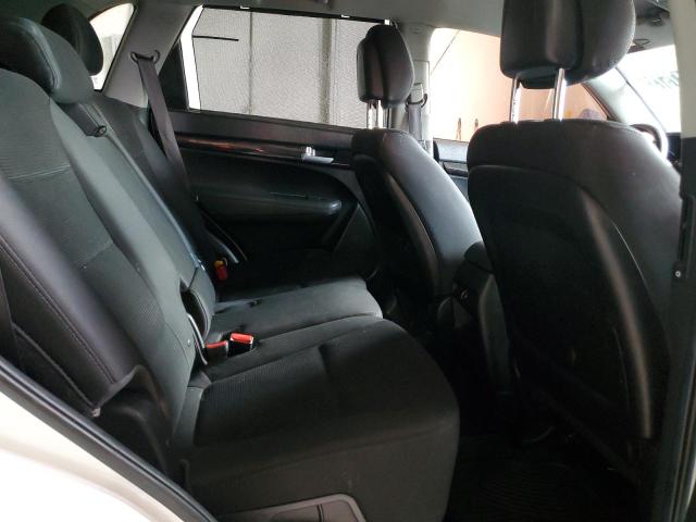 Photo 11 from auction – 2015 KIA SORENTO LX with VIN 5XYKTCA64FG572177