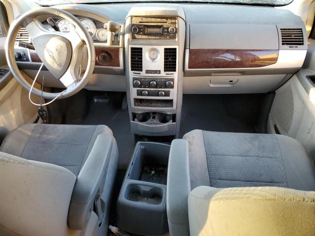 Photo 8 from auction – 2010 CHRYSLER TOWN & COU with VIN 2A4RR5D11AR493556