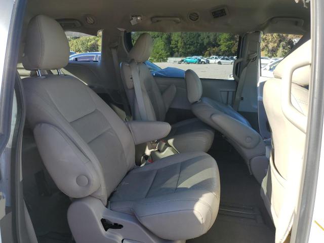 Photo 11 from auction – 2015 TOYOTA SIENNA LE with VIN 5TDKK3DC7FS567126