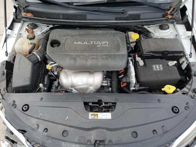 Photo 11 from auction – 2015 CHRYSLER 200 LIMITE with VIN 1C3CCCAB0FN553172
