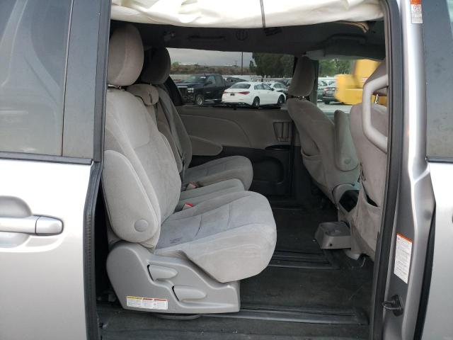 Photo 11 from auction – 2015 TOYOTA SIENNA LE with VIN 5TDKK3DC1FS577893