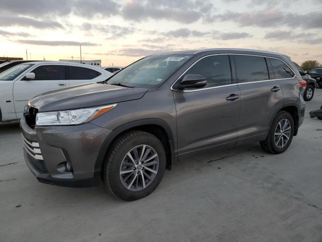 TOYOTA HIGHLANDER 2018 with VIN 5TDKZRFH8JS530182 - Photo from auction