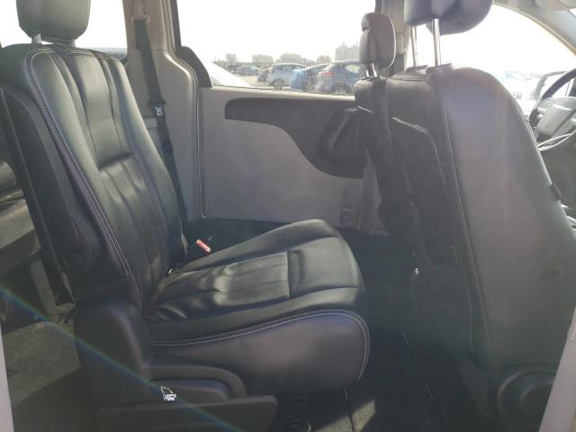 Photo 11 from auction – 2014 CHRYSLER TOWN & COU with VIN 2C4RC1BG0ER156504