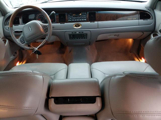 Photo 8 from auction – 2000 LINCOLN TOWN CAR C with VIN 1LNHM83W9YY877049