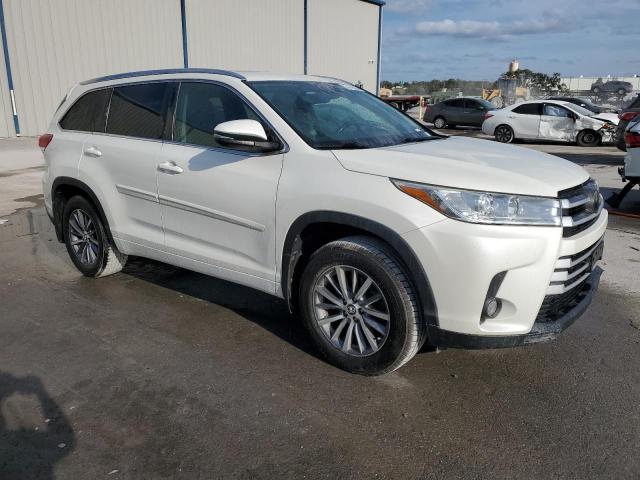 Photo 4 from auction – 2018 TOYOTA HIGHLANDER with VIN 5TDJZRFH8JS552002