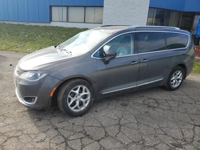 CHRYSLER PACIFICA T 2017 with VIN 2C4RC1EG9HR757734 - Photo from auction