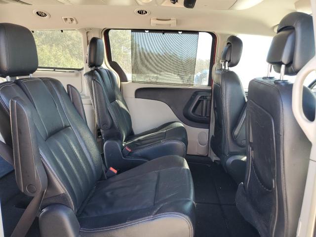 Photo 11 from auction – 2015 CHRYSLER TOWN & COU with VIN 2C4RC1BGXFR620240