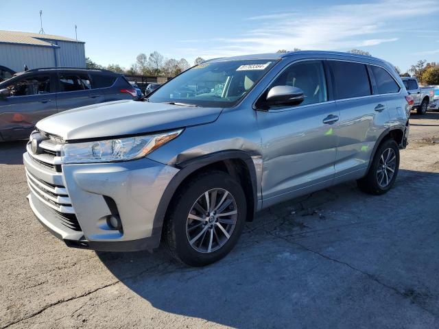 TOYOTA HIGHLANDER 2018 with VIN 5TDKZRFH4JS527702 - Photo from auction