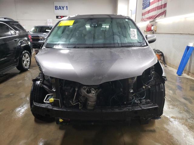 Photo 5 from auction – 2018 TOYOTA SIENNA XLE with VIN 5TDDZ3DC2JS208439