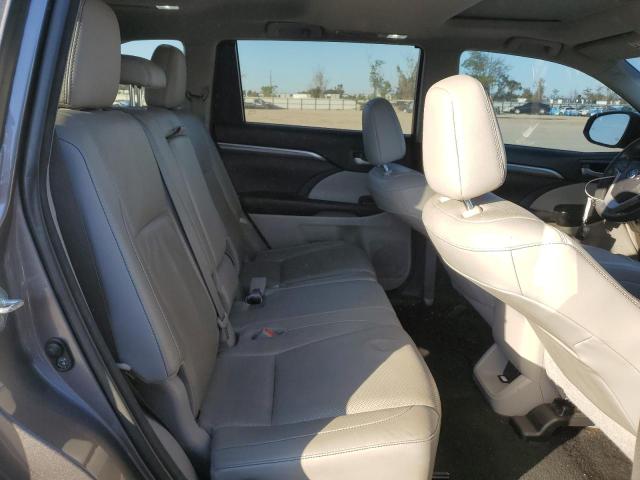 Photo 11 from auction – 2017 TOYOTA HIGHLANDER with VIN 5TDYZRFH6HS227146