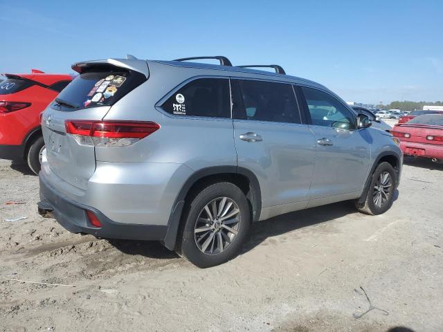 Photo 3 from auction – 2017 TOYOTA HIGHLANDER with VIN 5TDJZRFH5HS366475