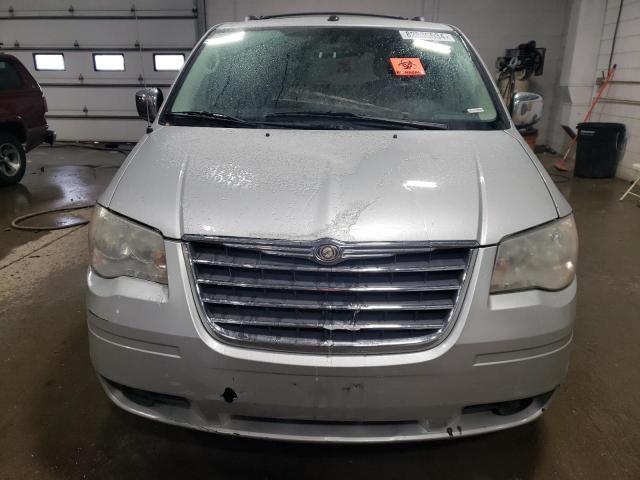 Photo 5 from auction – 2010 CHRYSLER TOWN & COU with VIN 2A4RR8D14AR423910