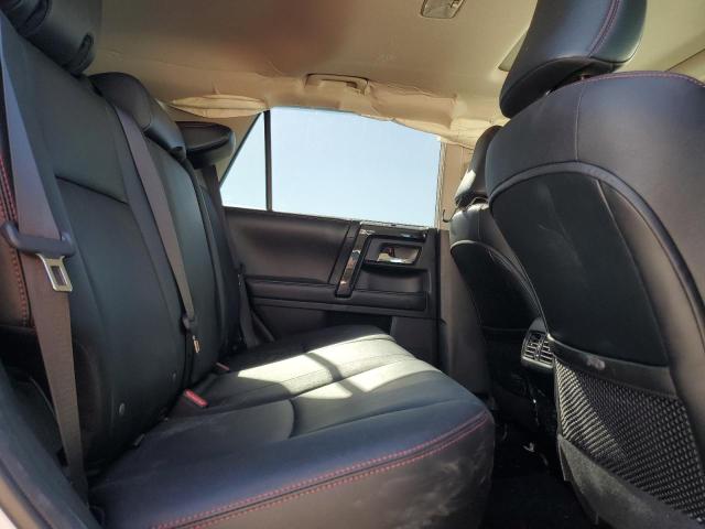 Photo 11 from auction – 2018 TOYOTA 4RUNNER SR with VIN JTEBU5JR1J5548550