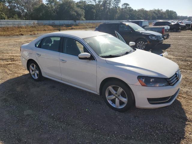 Photo 4 from auction – 2014 VOLKSWAGEN PASSAT S with VIN 1VWAT7A30EC033242