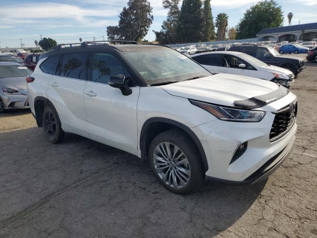 Photo 4 from auction – 2020 TOYOTA HIGHLANDER with VIN 5TDEBRCH8LS003137