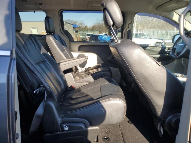 Photo 11 from auction – 2015 CHRYSLER TOWN & COU with VIN 2C4RC1BG1FR618103