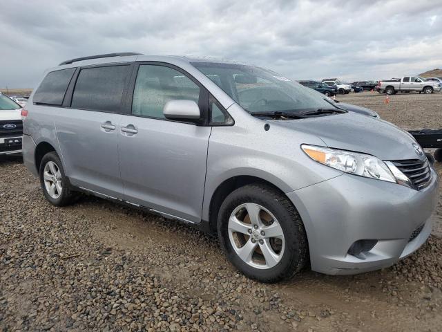 Photo 4 from auction – 2011 TOYOTA SEINNA with VIN 5TDKK3DC2BS169381