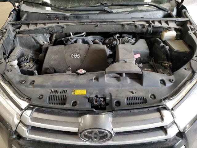 Photo 12 from auction – 2018 TOYOTA HIGHLANDER with VIN 5TDBZRFH2JS802712