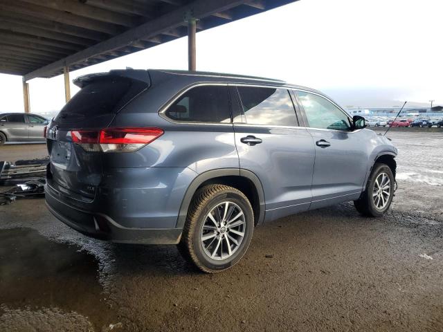 Photo 3 from auction – 2018 TOYOTA HIGHLANDER with VIN 5TDKZRFH1JS263029