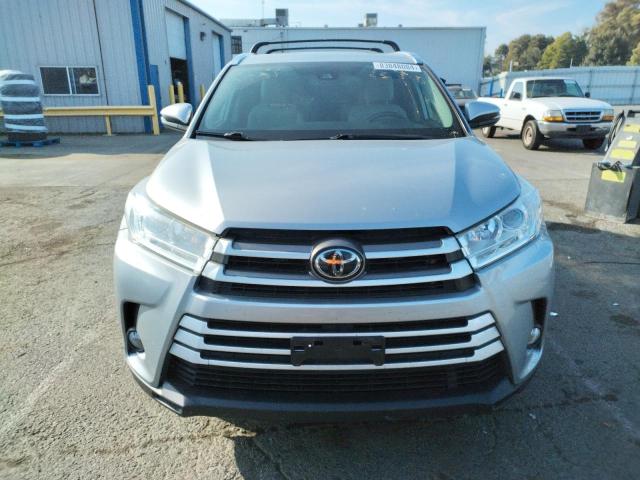 Photo 5 from auction – 2019 TOYOTA HIGHLANDER with VIN 5TDJZRFH5KS624856