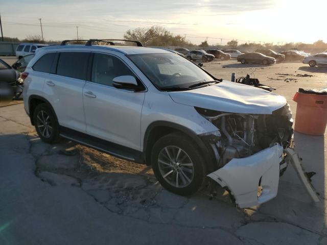 Photo 4 from auction – 2019 TOYOTA HIGHLANDER with VIN 5TDKZRFHXKS334794