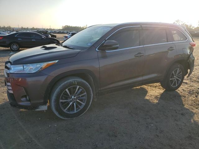 TOYOTA HIGHLANDER 2017 with VIN 5TDKZRFH5HS197093 - Photo from auction